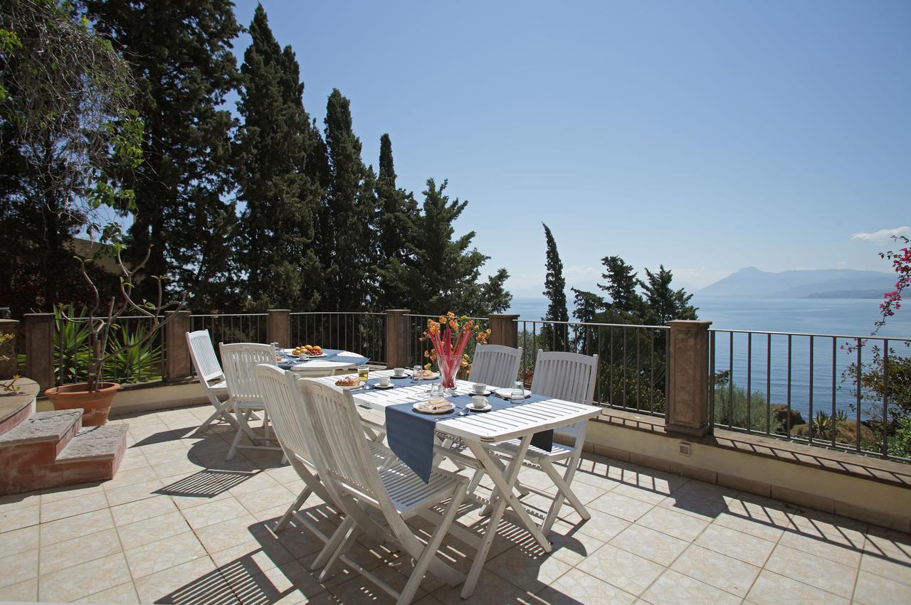Residenza Terrazze Sul Mare Bed & Breakfast Santa Flavia Exterior photo
